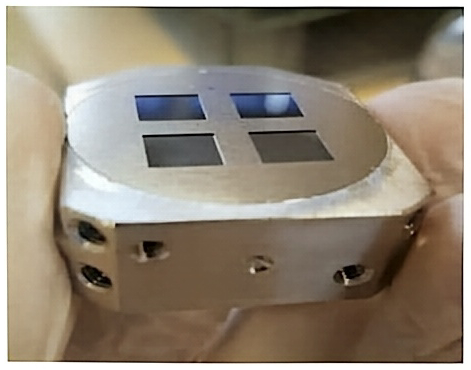 Sample holder front-plate checked flat with the eyes before loading